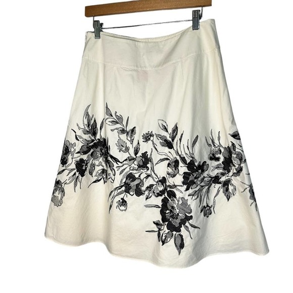 Ann Taylor Dresses & Skirts - ANN Taylor Embroidered Skirt Size 6